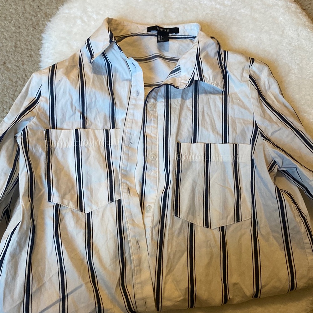 🚛 Forever 21 long Button Up